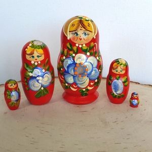 Vintage Handpainted Wood Russian Nesting Doll Set of 5